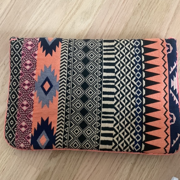 Large Cotton clutch, roughly 8x10” - Picture 2 of 4